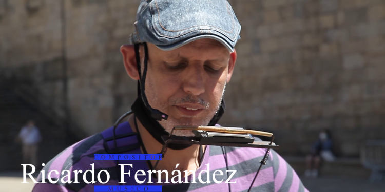 SANTIAGO DE COMPOSTELA EL ARTE CALLEJERO CON RICARDO FERNÁNDEZ, MUSICO, BATERISTA, COMPOSITOR